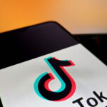 La Commission européenne inflige à TikTok une amende de 530 millions d’euros pour non-conformité aux règles sur la protection des données personnelles.